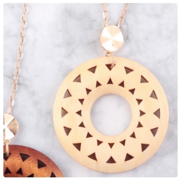 Round Laser Cut Wood Necklace Long Link Chain Gold Tone - Picture 3 of 9